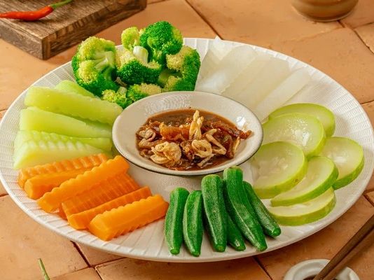 Củ quả luộc chấm mắm ruốc – Bò Tơ Quán Mộc