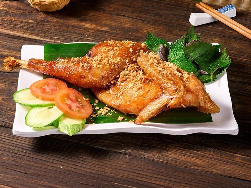 Gà Quay Mắm Nhĩ (1/2 Con) – Bò Tơ Quán Mộc