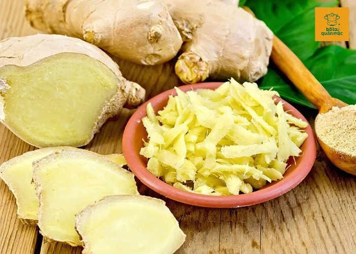 Gừng tươi là gia vị thường được dùng để khử mùi hôi của thịt bò trong nấu ăn